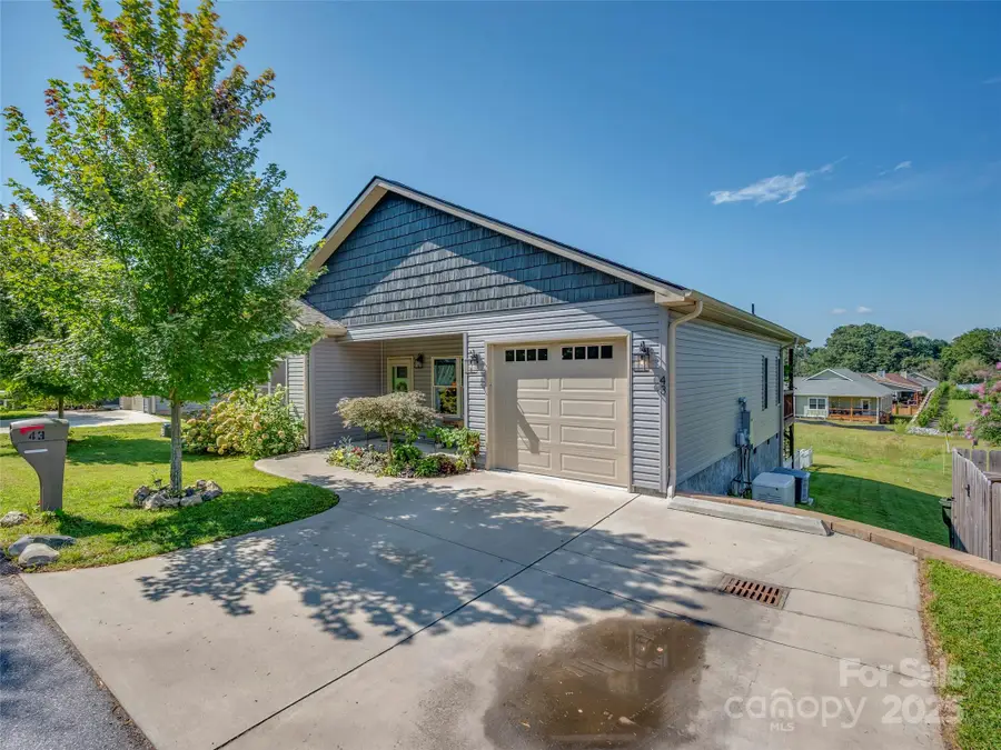 43 Middle Street, Hendersonville, NC 28792 - Image #3