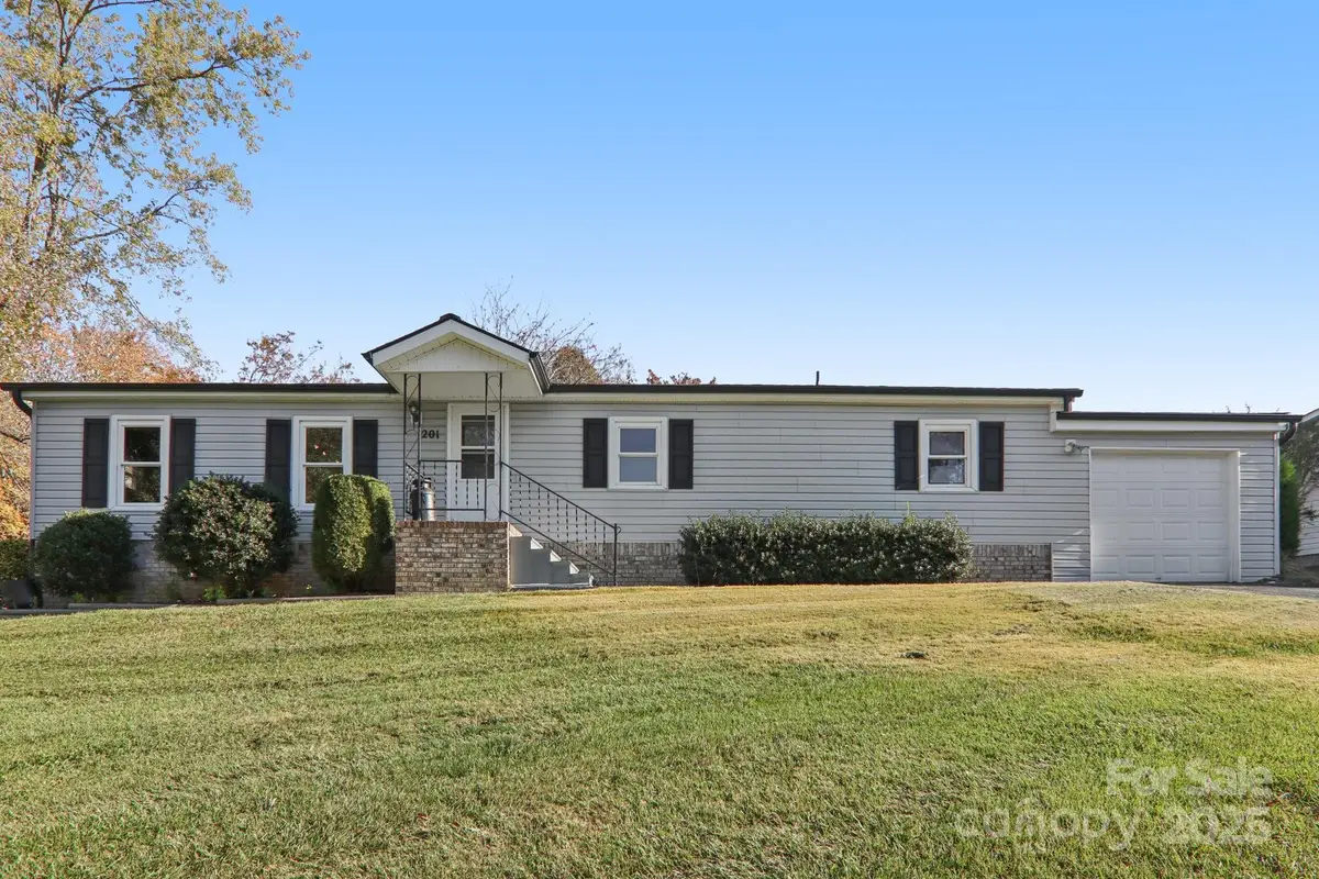 201 Cranbrook Circle, Hendersonville, NC 28792 - Image #1