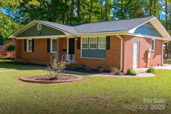 1300 Pondella Drive, Charlotte, NC 28213