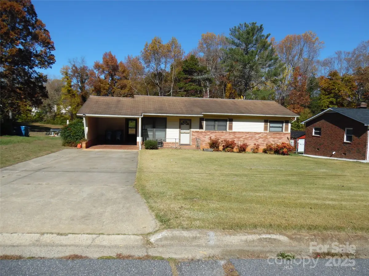 3120 6th Avenue Sw, Hickory, NC 28602 - Image #1