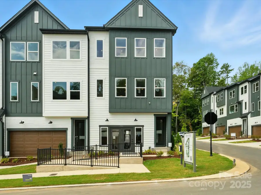 824 Flintside Lane, Charlotte, NC 28217 - Image #2