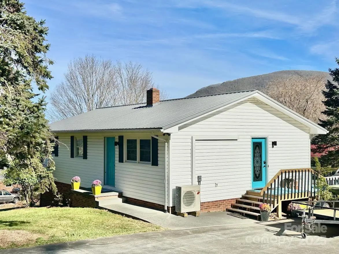 411 Poplar Avenue, West Jefferson, NC 28694 - Image #1