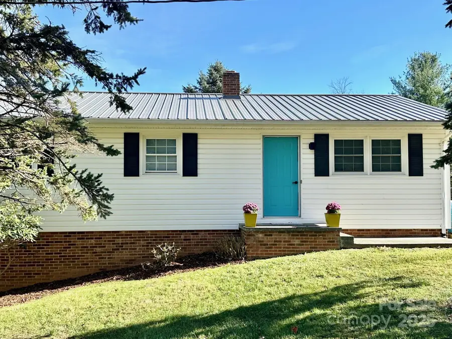 411 Poplar Avenue, West Jefferson, NC 28694 - Image #2