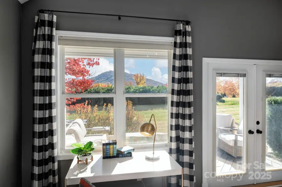 207 Farm Creek Drive E, Asheville, NC 28806 - Image #3