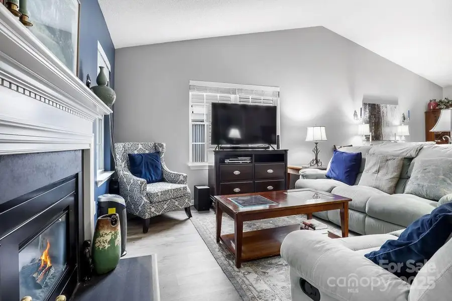 22 S Woodridge View Court, Hendersonville, NC 28791 - Image #2