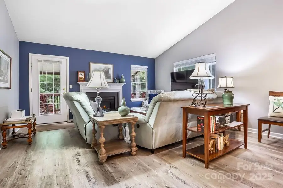 22 S Woodridge View Court, Hendersonville, NC 28791 - Image #3