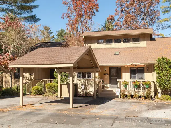 303 N Scarlet Oak Lane, Hendersonville, NC 28791