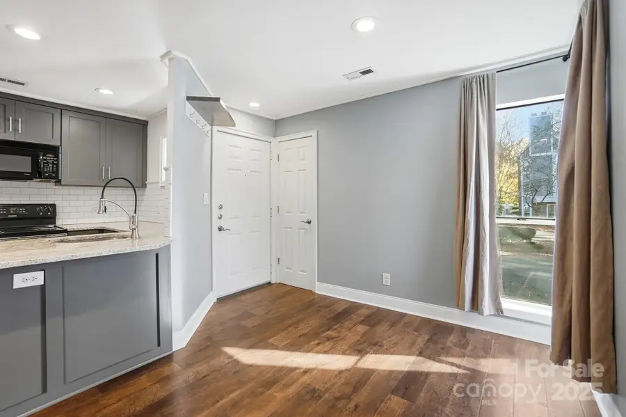 2502 Cranbrook Lane #6, Charlotte, NC 28207 - Image #2