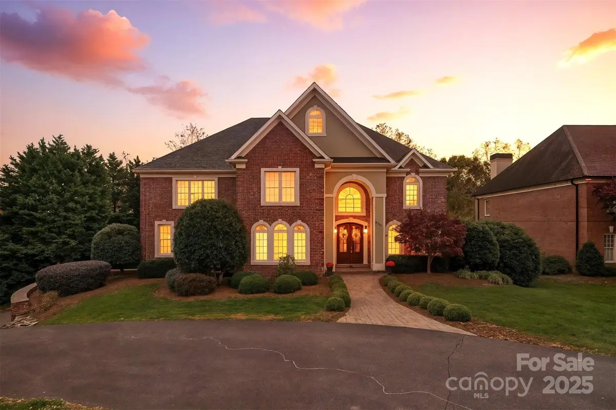 3710 8th Street Place Nw, Hickory, NC 28601 - Image #1