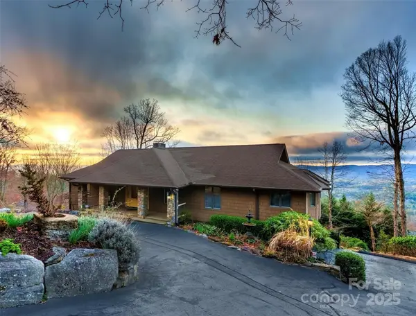 300 Roberts Drive, Hendersonville, NC 28739