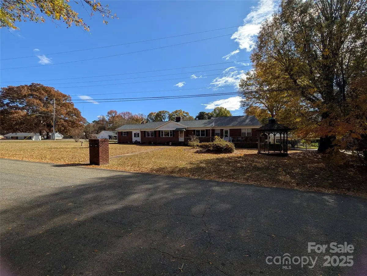 130 Mcclure Drive, Charlotte, NC 28216 - Image #1