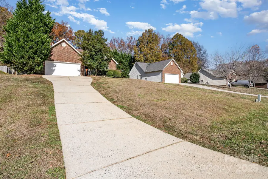315 Tamarack Drive, Matthews, NC 28104 - Image #2