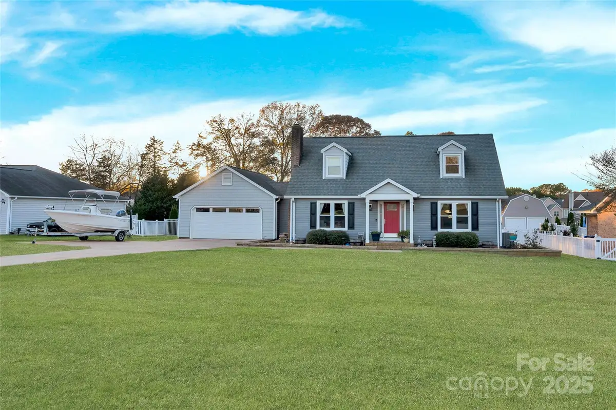 16917 Knoxwood Drive, Huntersville, NC 28078 - Image #1