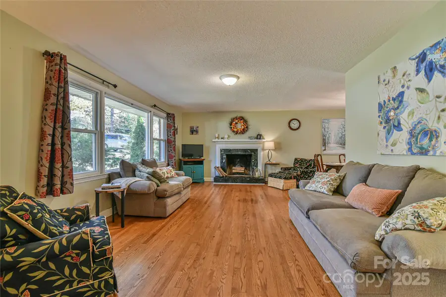 26 Bevlyn Drive, Asheville, NC 28803 - Image #3