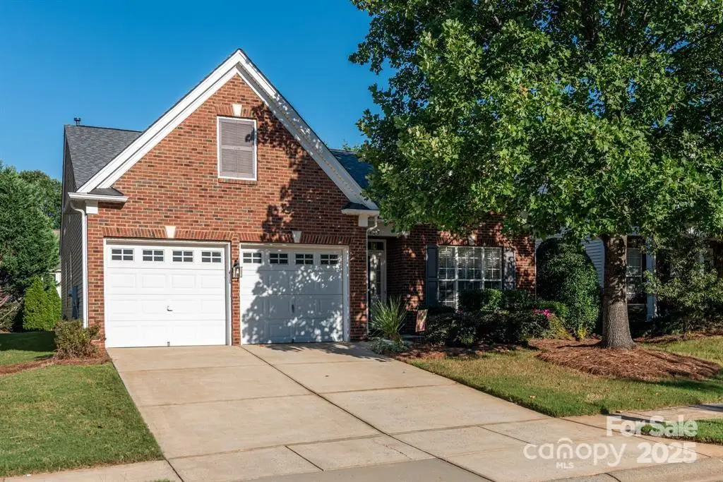 6423 Ridgeview Commons Drive, Charlotte, NC 28269 - Image #1