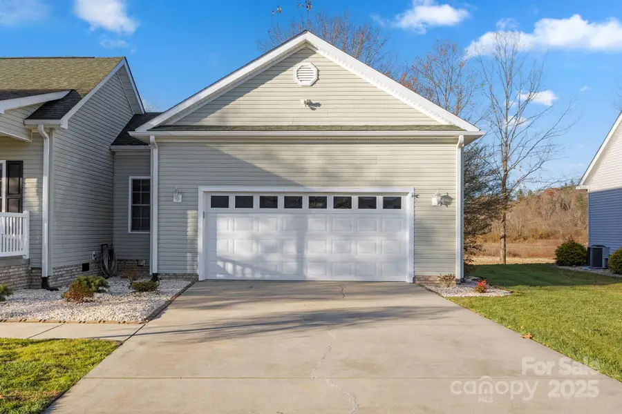 494 Riverwind Drive, Hendersonville, NC 28739 - Image #3