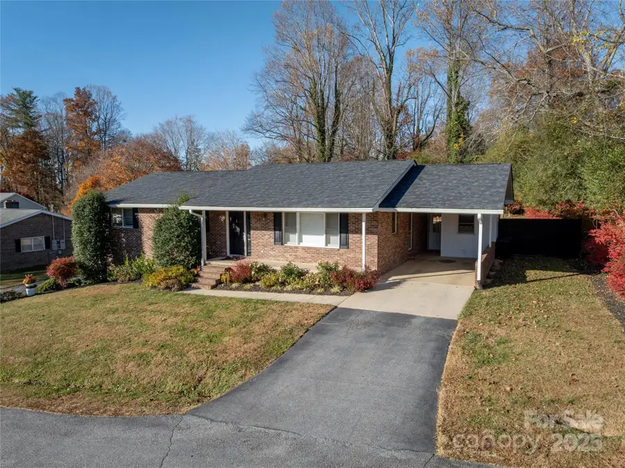 71 Bristol Lane, Hendersonville, NC 28792 - Image #3