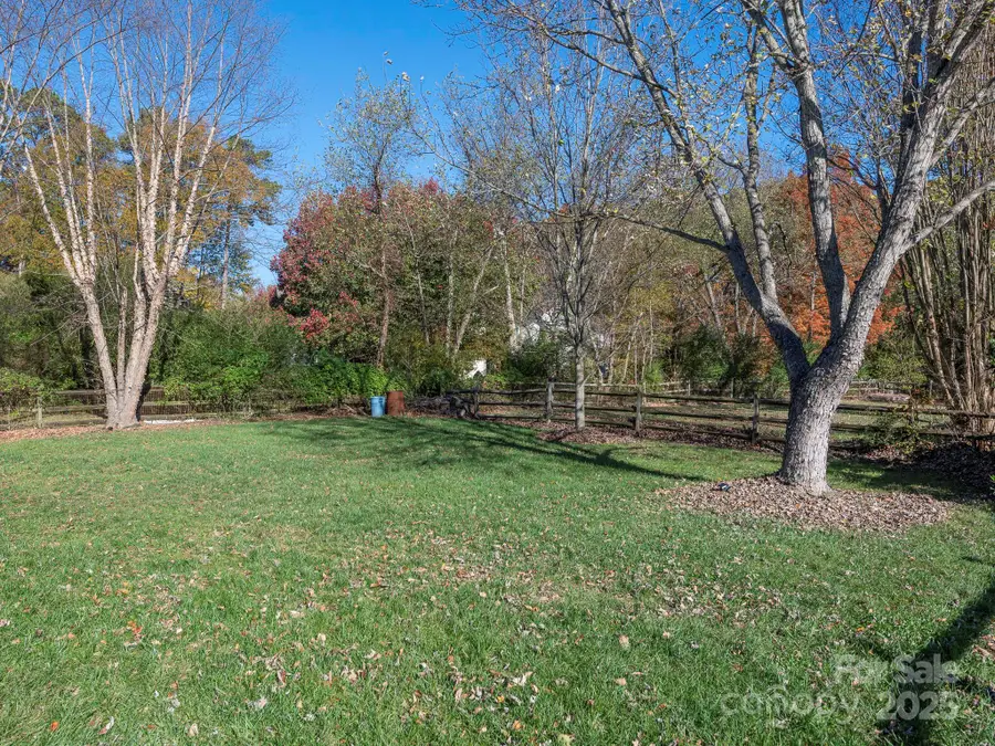 3930 Huntmeadow Drive, Charlotte, NC 28269 - Image #2