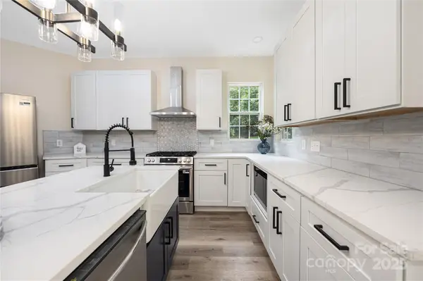 402 Sardis Road N, Charlotte, NC 28270