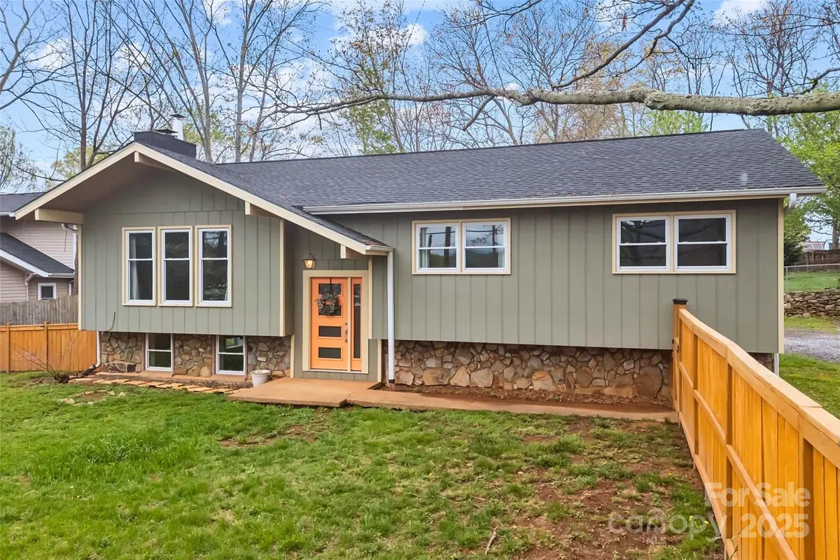 917 W Chapel Road, Asheville, NC 28803 - Image #1