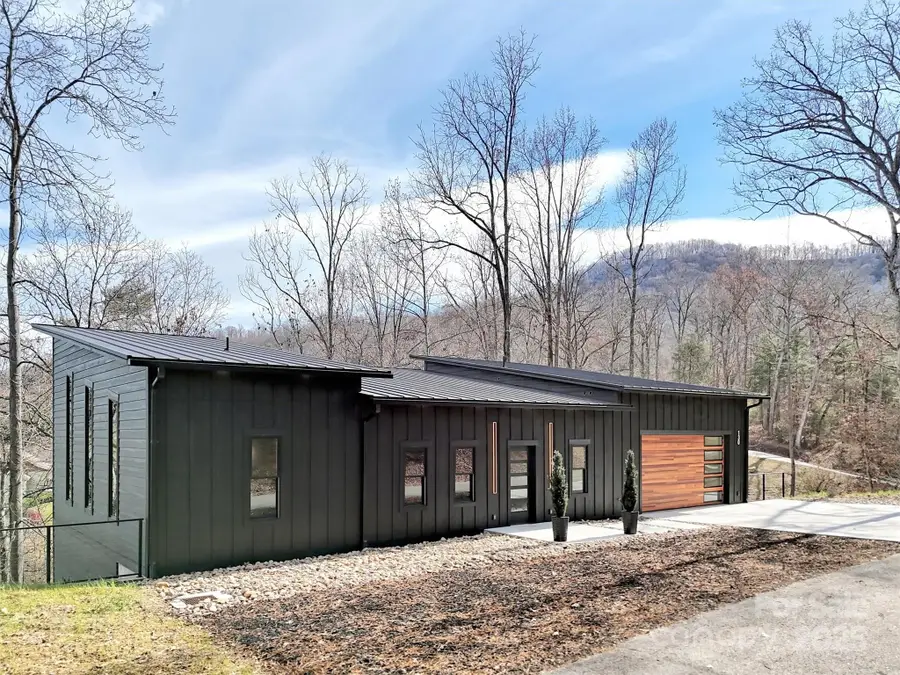 130 Midway Crossing Drive, Clyde, NC 28721 - Image #2