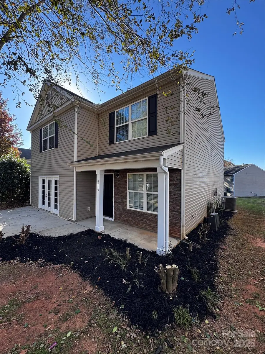 8719 Oak Drive Ne, Charlotte, NC 28269 - Image #3