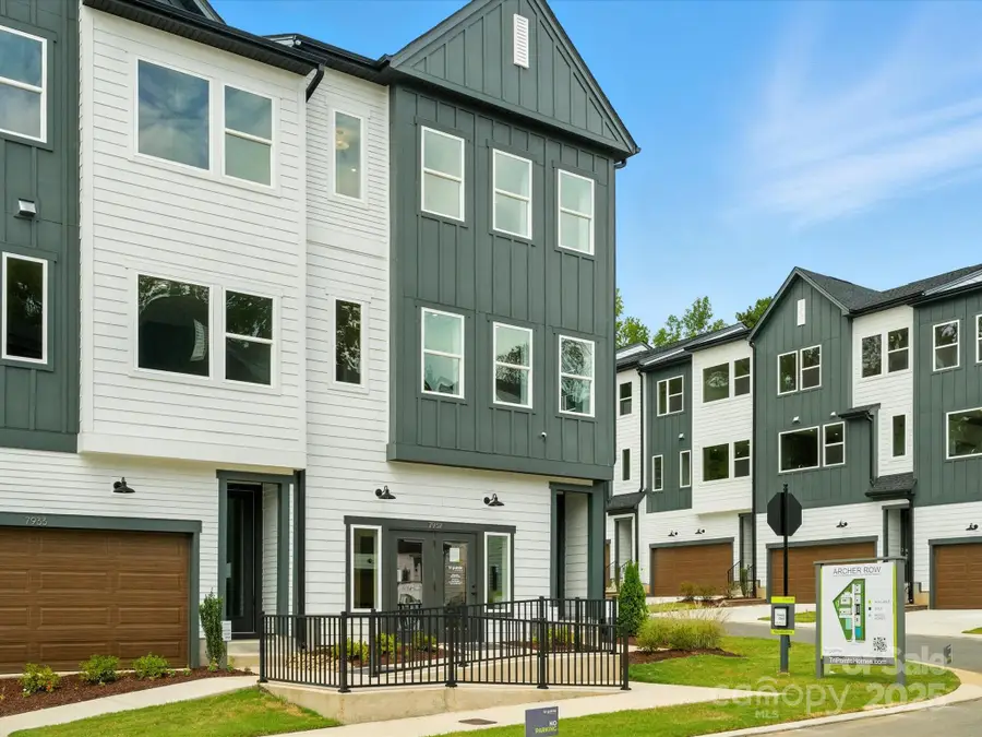 824 Flintside Lane, Charlotte, NC 28217 - Image #2