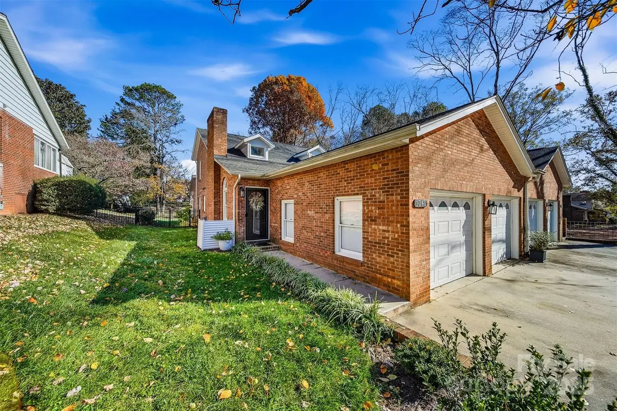 1042 1st Street Ne, Hickory, NC 28601 - Image #1