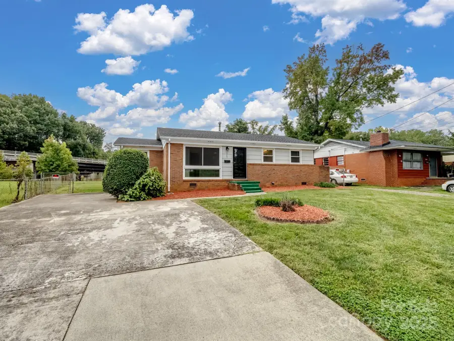 325 Prince Charles Street, Charlotte, NC 28213 - Image #2