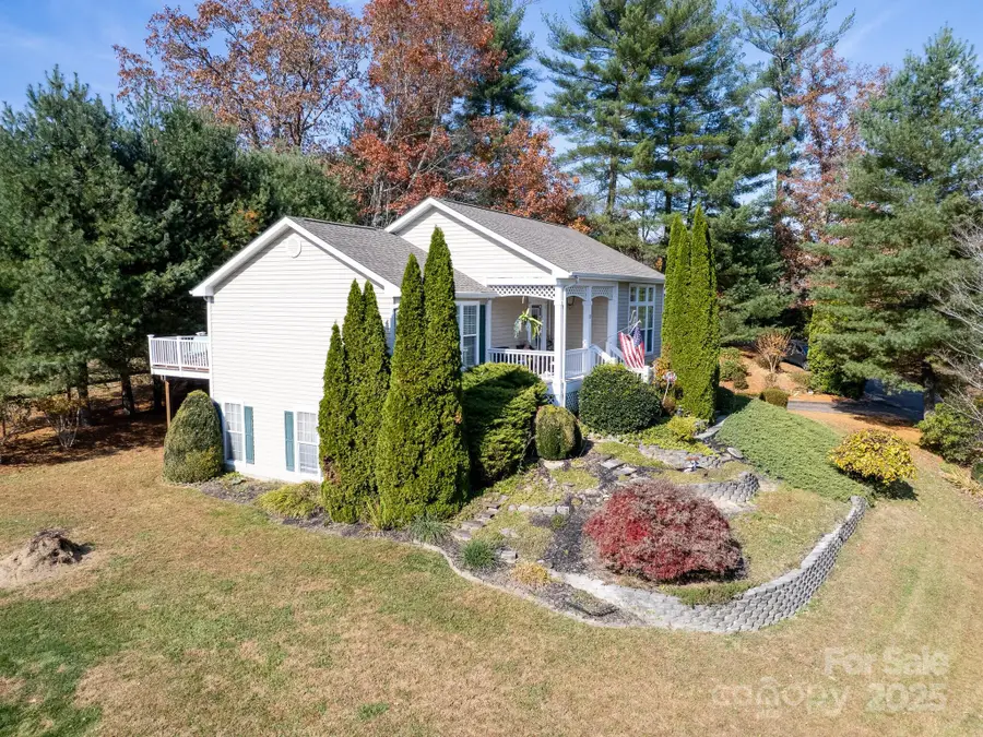 21 Old Applewood Lane, Hendersonville, NC 28739 - Image #3