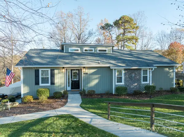 5979 Gold Creek Estate Drive, Hickory, NC 28601