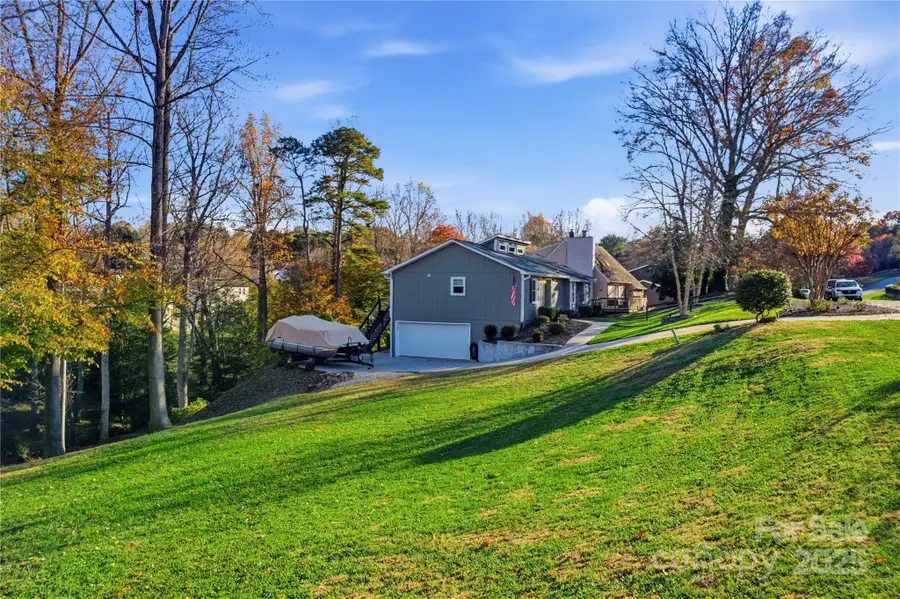 5979 Gold Creek Estate Drive, Hickory, NC 28601 - Image #2