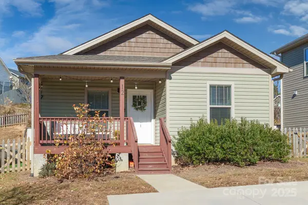 12 Lillie Farm Lane, Weaverville, NC 28787