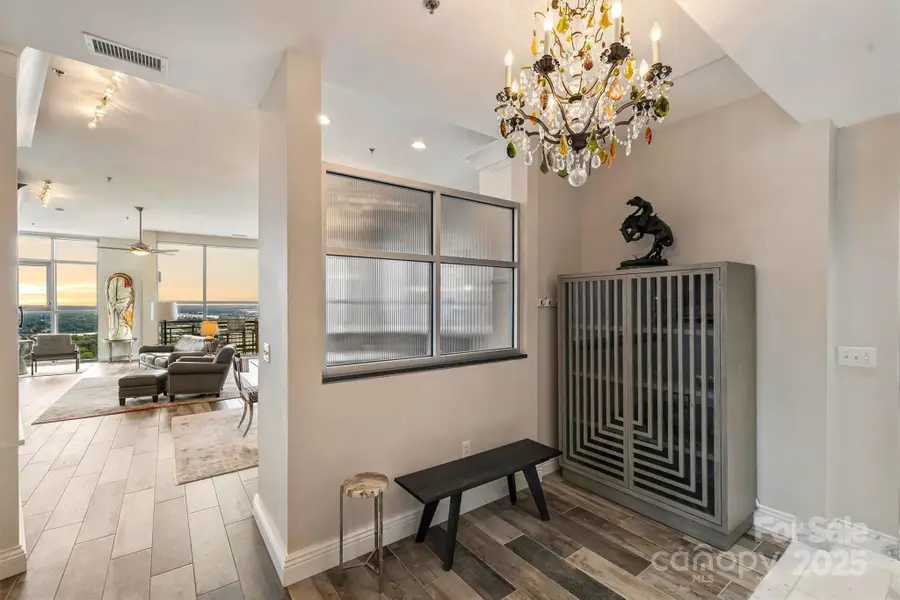 333 W Trade Street #2705, Charlotte, NC 28202 - Image #2