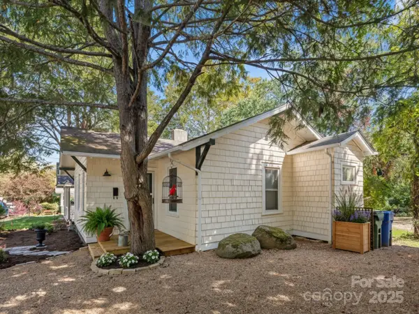 10 Madison Avenue, Asheville, NC 28801