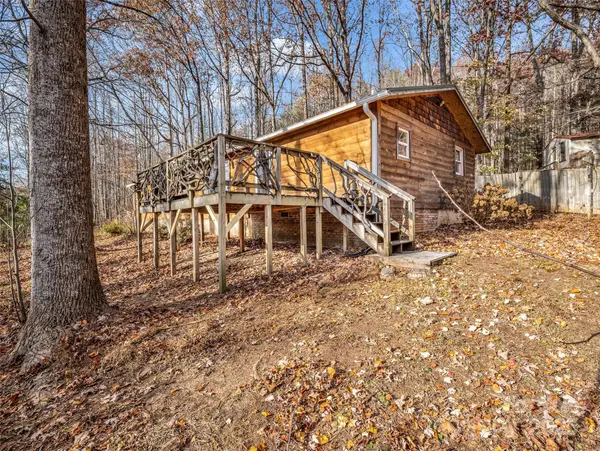 3620 Howard Gap Road, Saluda, NC 28773