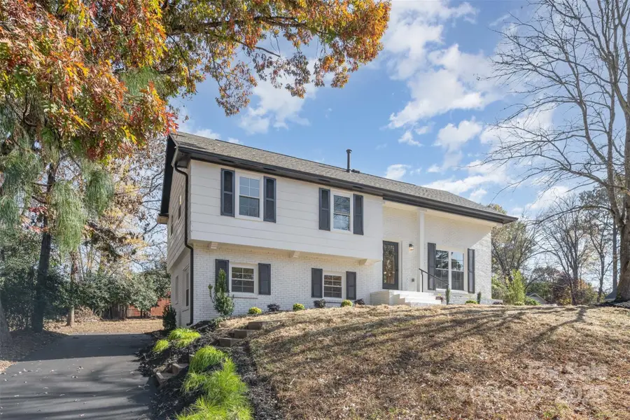 7329 Thorncliff Drive, Charlotte, NC 28210 - Image #2