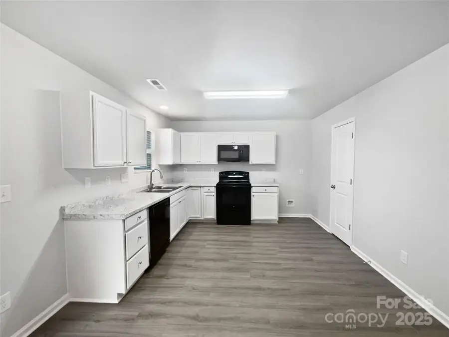 324 Valerie Drive, Lincolnton, NC 28092 - Image #2