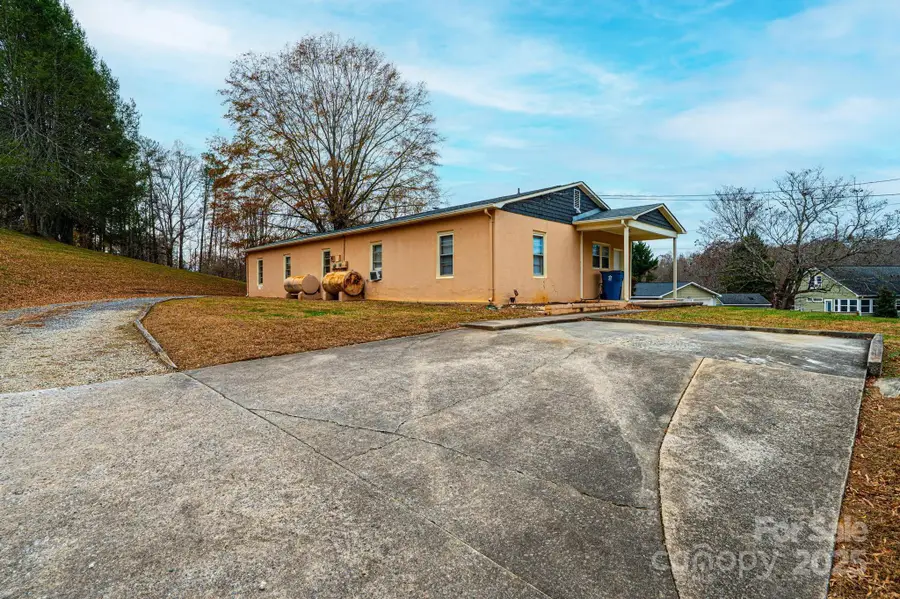 4823 Calico Road, Lenoir, NC 28645 - Image #2