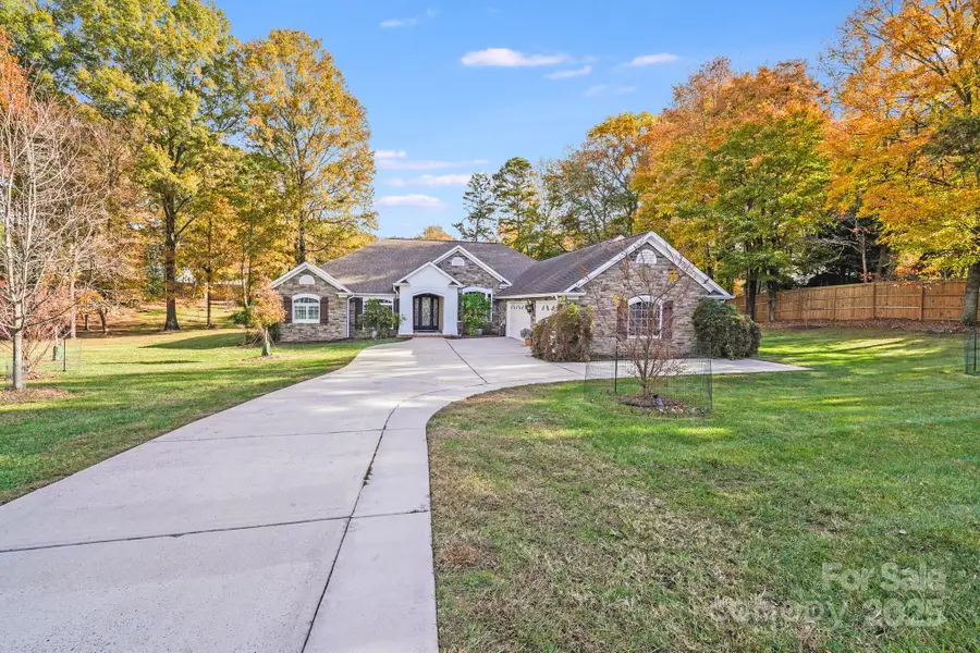 5329 Kuykendall Road, Charlotte, NC 28270 - Image #3