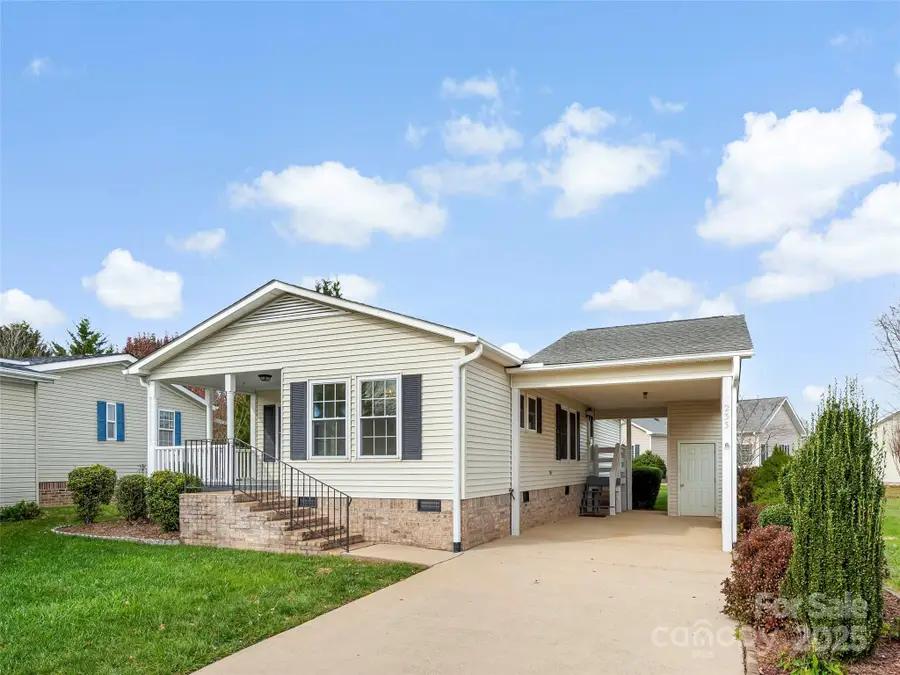 233 White Ash Circle, Hendersonville, NC 28739 - Image #2