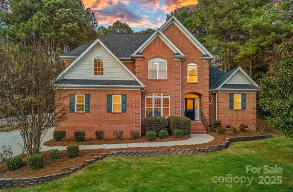 255 Honeysuckle Creek Loop, Mooresville, NC 28117