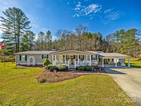 422 Battle Creek Road, Horse Shoe, NC 28742