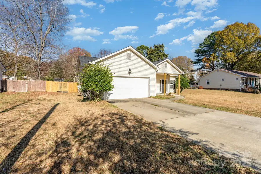 8517 Williamsburg Circle, Huntersville, NC 28078 - Image #2