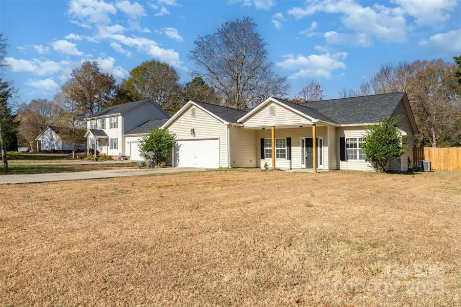 8517 Williamsburg Circle, Huntersville, NC 28078 - Image #3