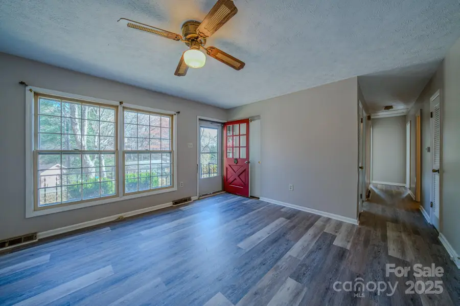 43 Lancelot Lane, Asheville, NC 28806 - Image #2