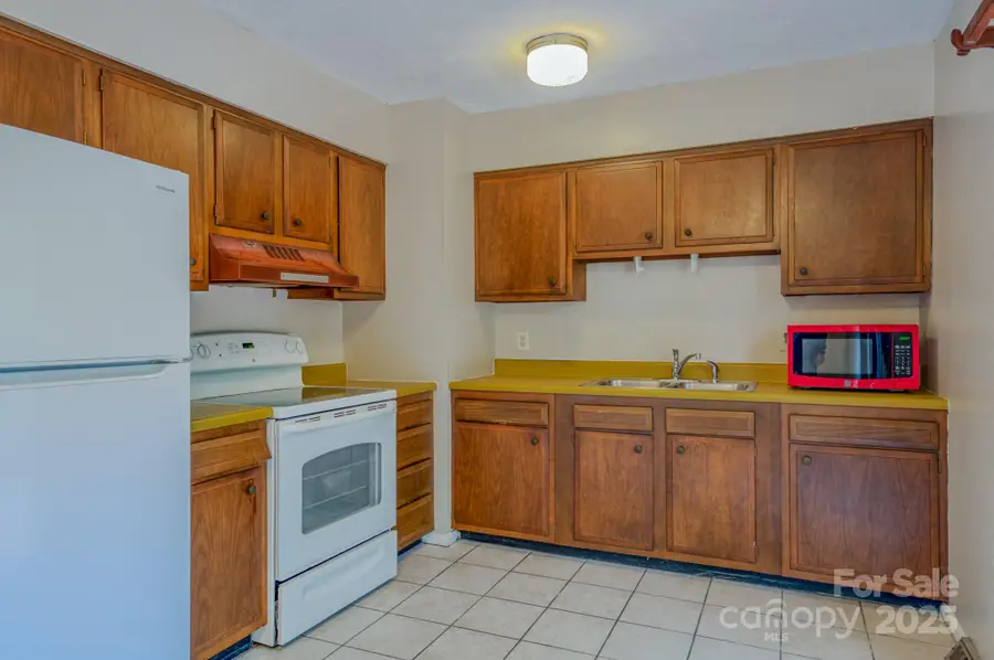 43 Lancelot Lane, Asheville, NC 28806 - Image #3