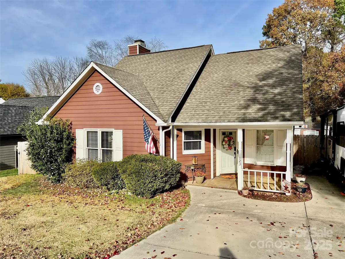 10923 Gladewater Drive, Matthews, NC 28105 - Image #1