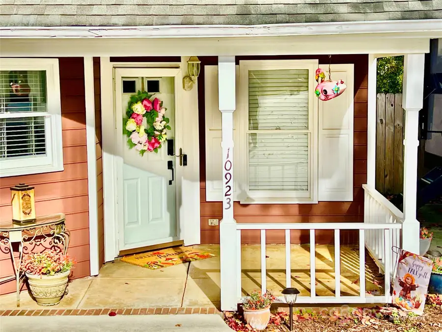 10923 Gladewater Drive, Matthews, NC 28105 - Image #2