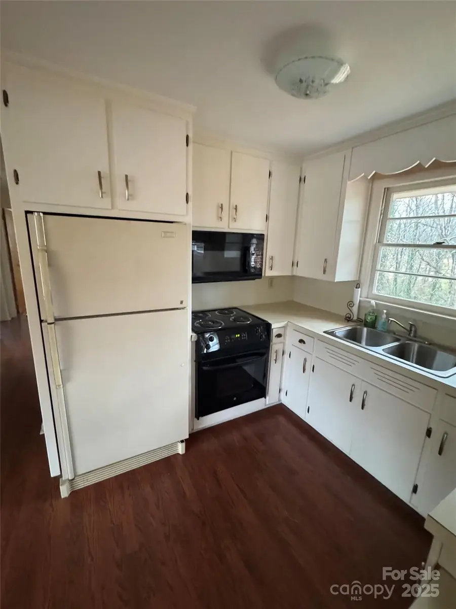 1922 30th Street Ne, Hickory, NC 28601 - Image #3